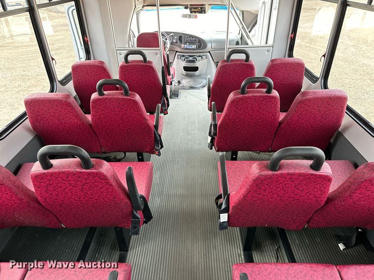 image for item DQ1525 2008 Ford E450 Super Duty  shuttle bus