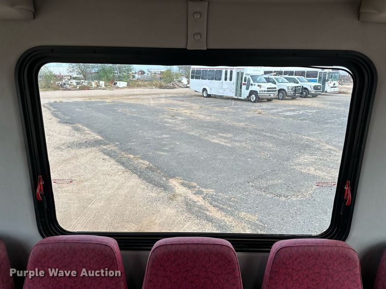 image for item DQ1525 2008 Ford E450 Super Duty  shuttle bus