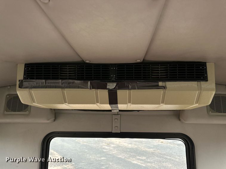 image for item DQ1525 2008 Ford E450 Super Duty  shuttle bus