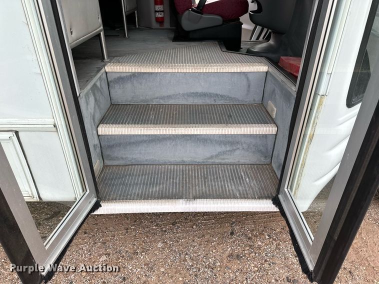 image for item DQ1525 2008 Ford E450 Super Duty  shuttle bus