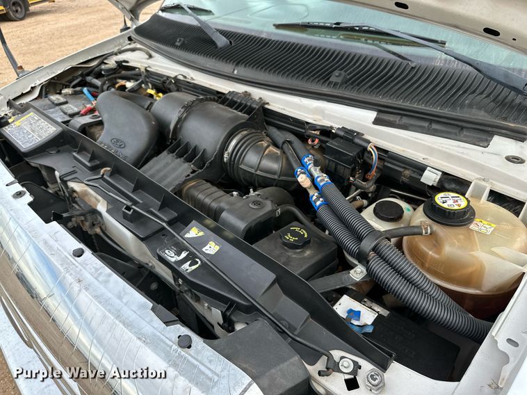 image for item DQ1525 2008 Ford E450 Super Duty  shuttle bus