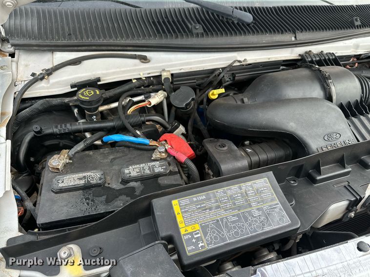 image for item DQ1525 2008 Ford E450 Super Duty  shuttle bus