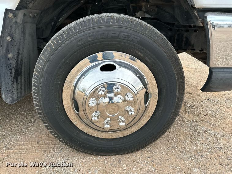 image for item DQ1525 2008 Ford E450 Super Duty  shuttle bus