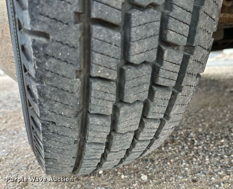 image for item DQ1525 2008 Ford E450 Super Duty  shuttle bus