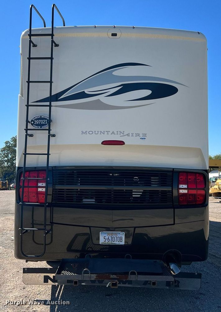 image for item DQ2261 2009 Newmar Mountain Aire  RV