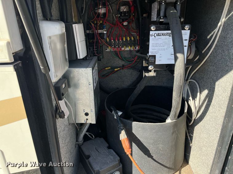 image for item DQ2261 2009 Newmar Mountain Aire  RV