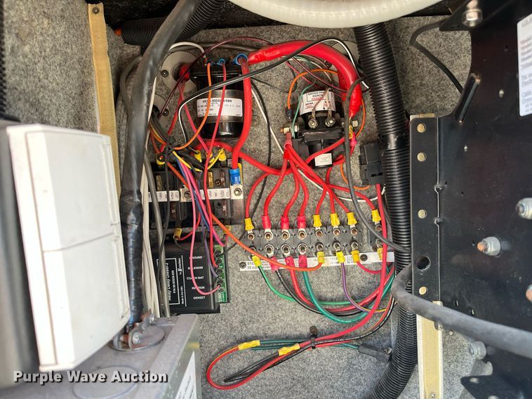 image for item DQ2261 2009 Newmar Mountain Aire  RV