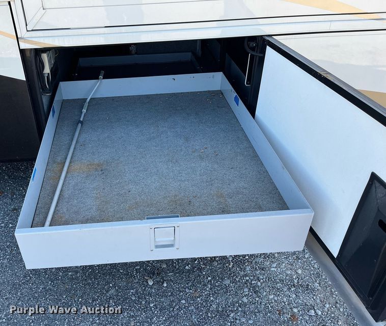 image for item DQ2261 2009 Newmar Mountain Aire  RV