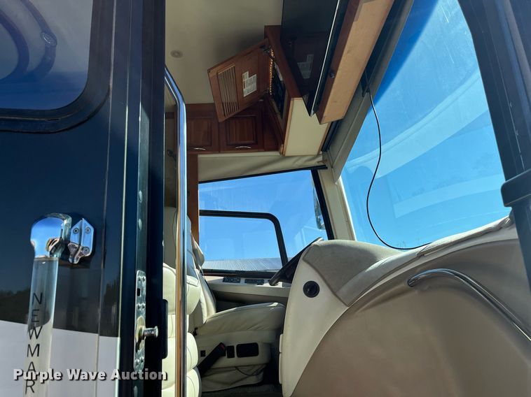 image for item DQ2261 2009 Newmar Mountain Aire  RV