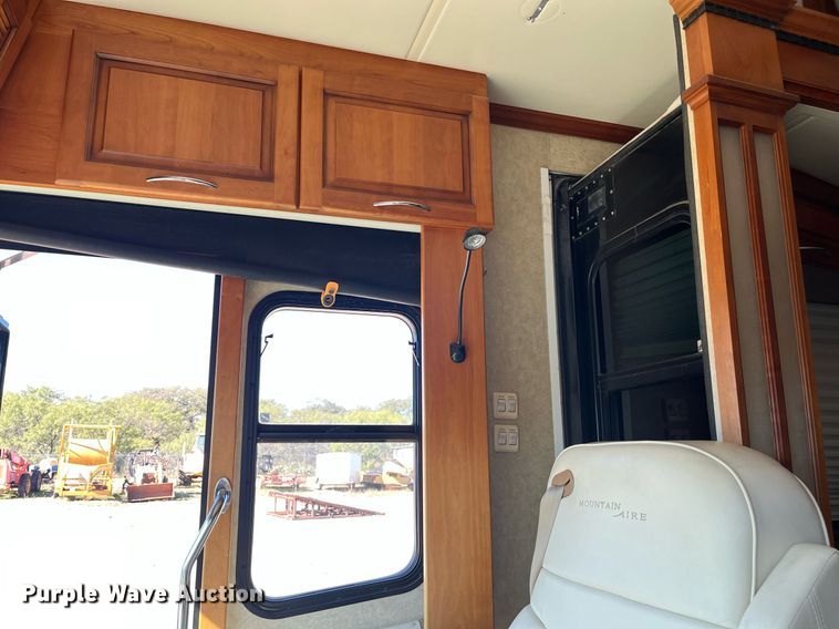 image for item DQ2261 2009 Newmar Mountain Aire  RV