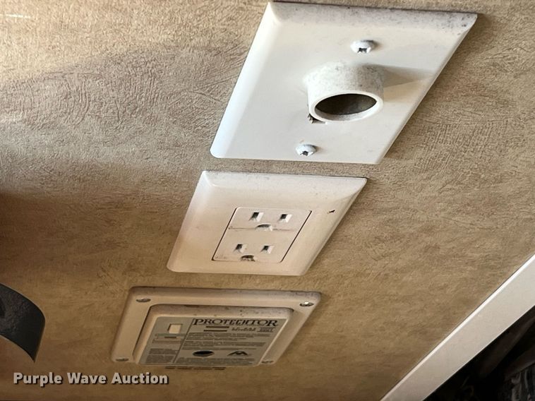 image for item DQ2261 2009 Newmar Mountain Aire  RV