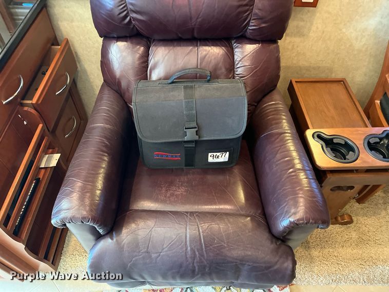 image for item DQ2261 2009 Newmar Mountain Aire  RV