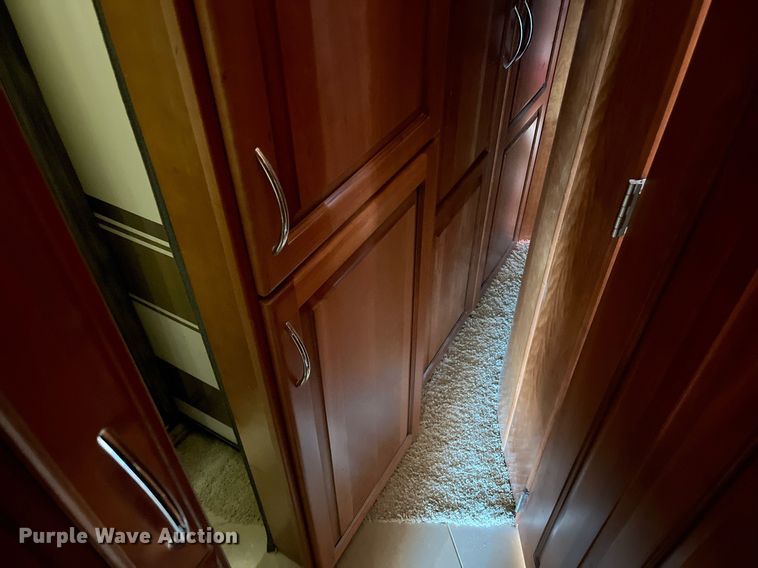 image for item DQ2261 2009 Newmar Mountain Aire  RV