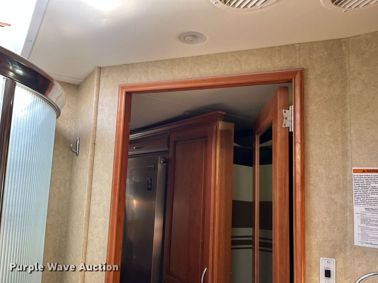 image for item DQ2261 2009 Newmar Mountain Aire  RV