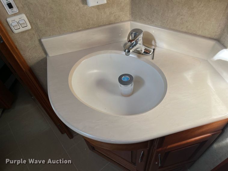 image for item DQ2261 2009 Newmar Mountain Aire  RV