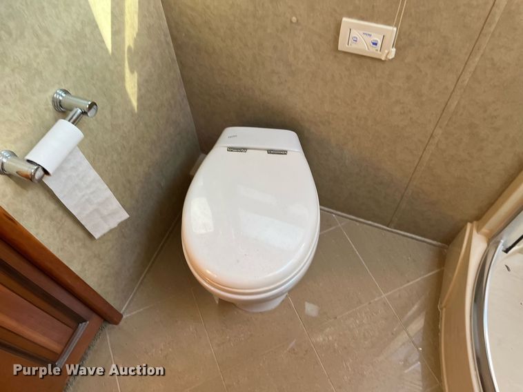 image for item DQ2261 2009 Newmar Mountain Aire  RV