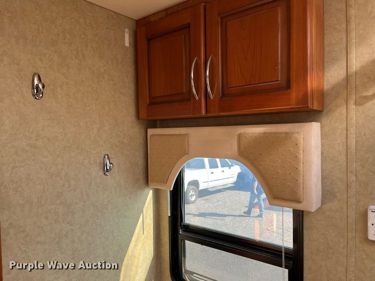 image for item DQ2261 2009 Newmar Mountain Aire  RV