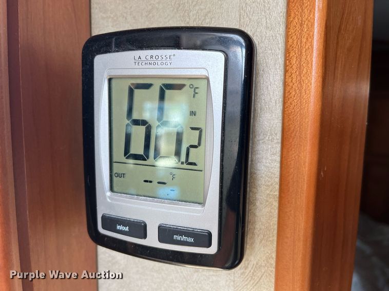 image for item DQ2261 2009 Newmar Mountain Aire  RV