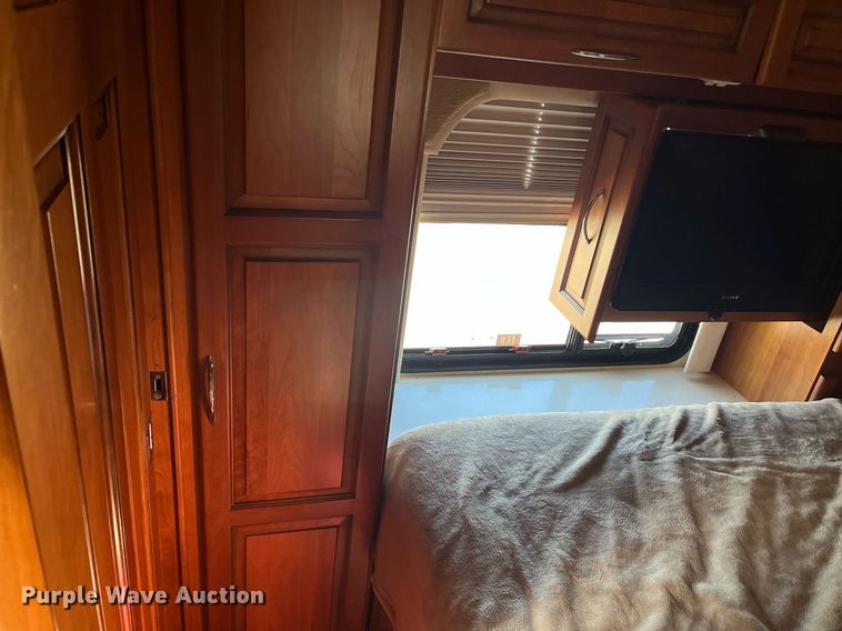 image for item DQ2261 2009 Newmar Mountain Aire  RV