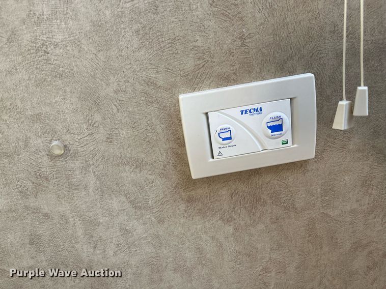 image for item DQ2261 2009 Newmar Mountain Aire  RV