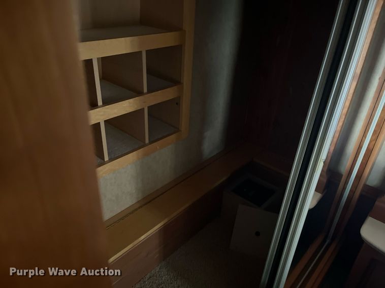 image for item DQ2261 2009 Newmar Mountain Aire  RV