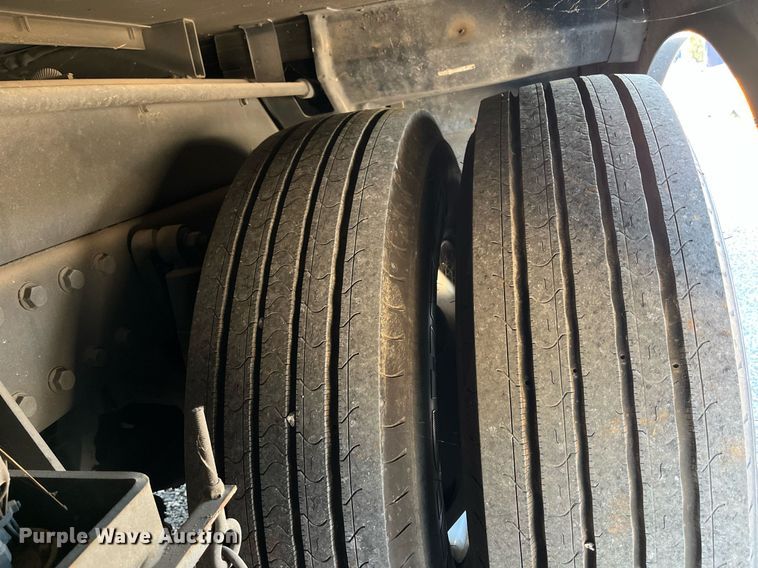 image for item DQ2261 2009 Newmar Mountain Aire  RV