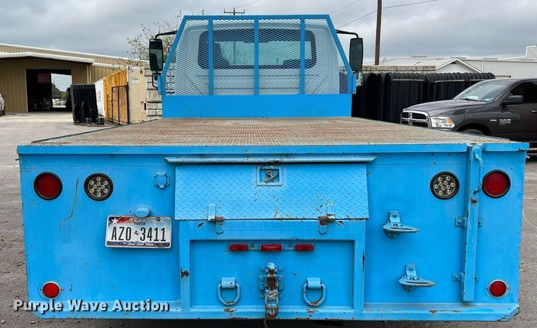 image for item DQ2299 2004 International 4300  flatbed truck