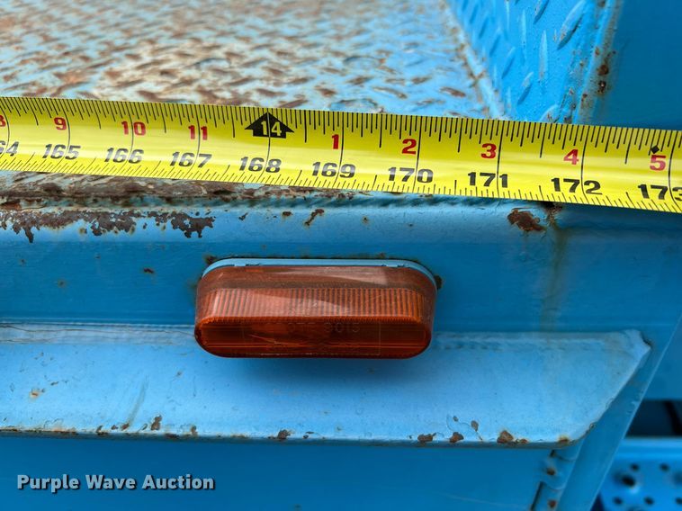 image for item DQ2299 2004 International 4300  flatbed truck