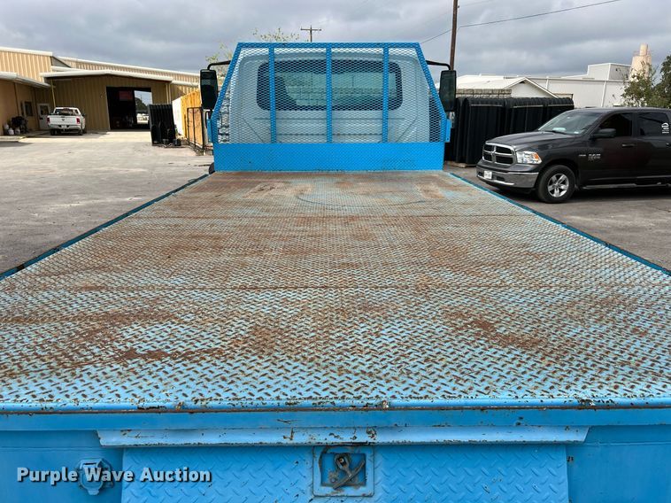 image for item DQ2299 2004 International 4300  flatbed truck