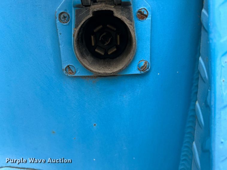 image for item DQ2299 2004 International 4300  flatbed truck