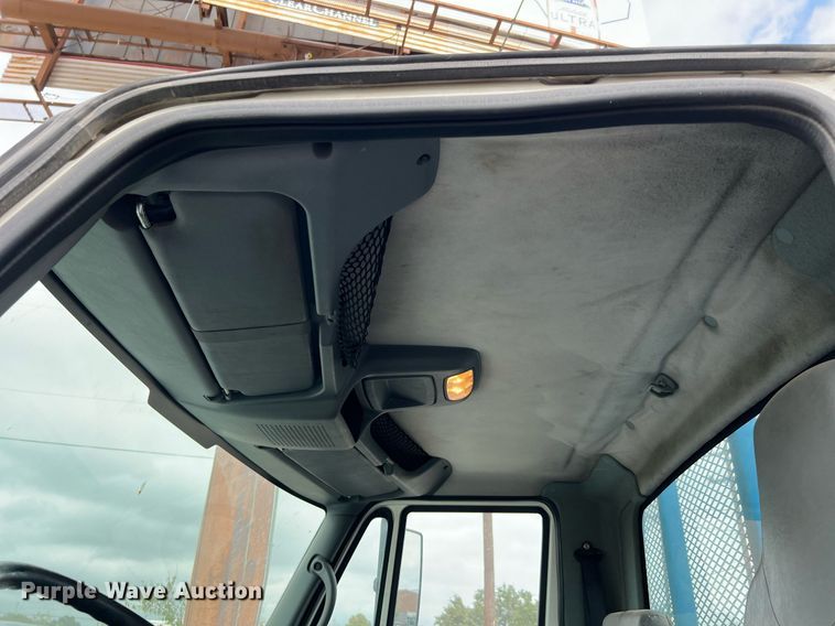 image for item DQ2299 2004 International 4300  flatbed truck