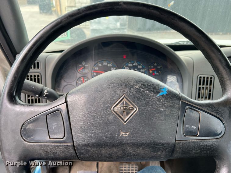 image for item DQ2299 2004 International 4300  flatbed truck