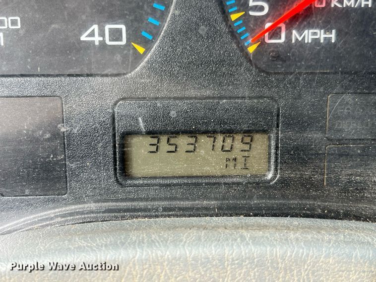 image for item DQ2299 2004 International 4300  flatbed truck