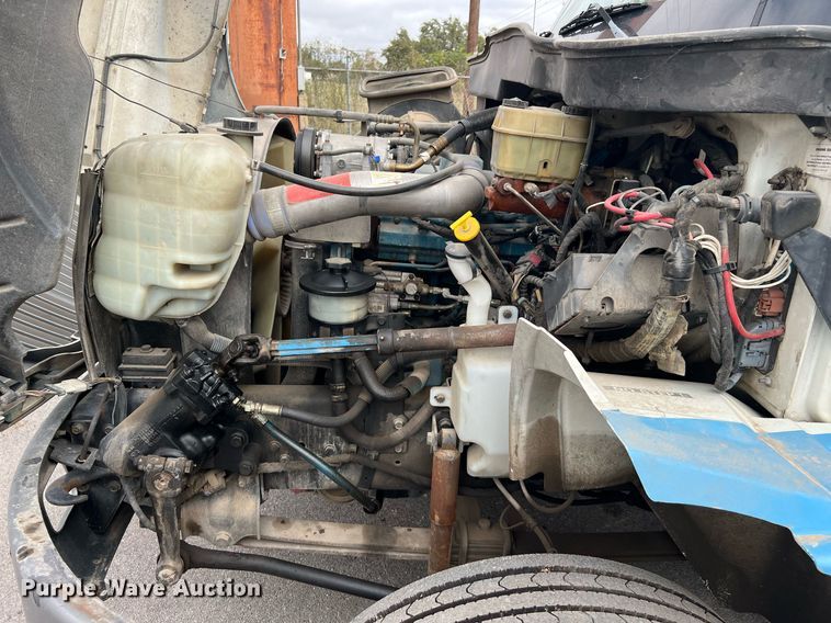 image for item DQ2299 2004 International 4300  flatbed truck