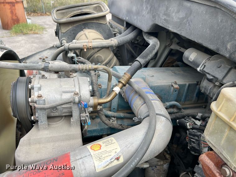 image for item DQ2299 2004 International 4300  flatbed truck