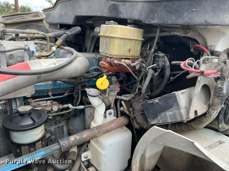 image for item DQ2299 2004 International 4300  flatbed truck