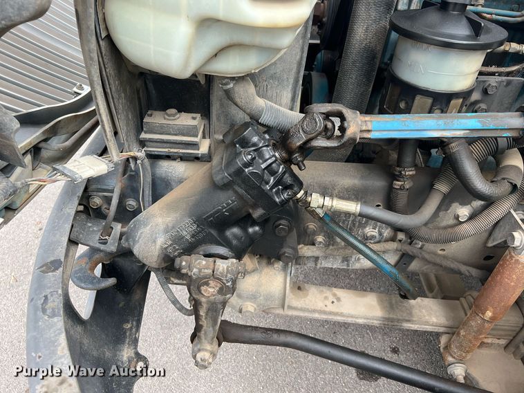 image for item DQ2299 2004 International 4300  flatbed truck