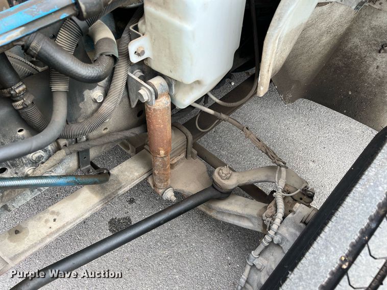 image for item DQ2299 2004 International 4300  flatbed truck