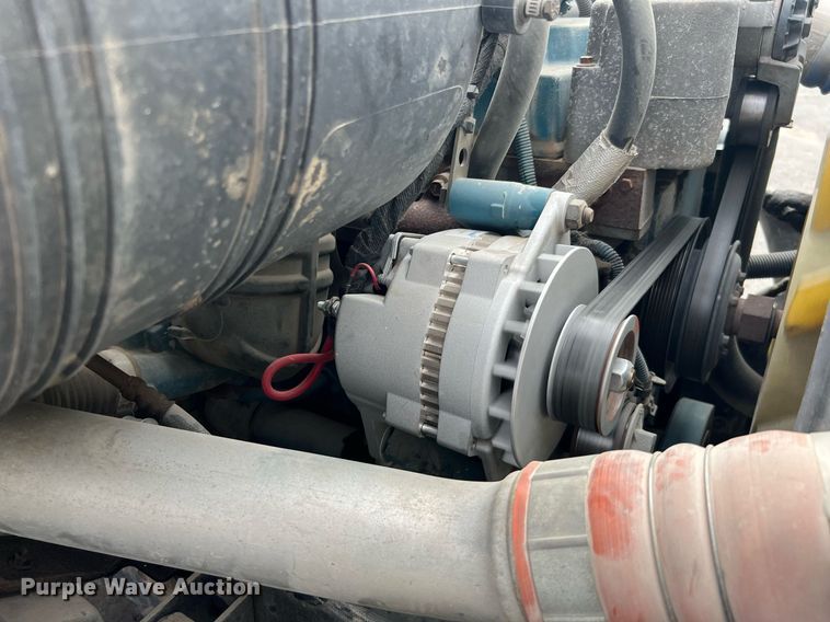 image for item DQ2299 2004 International 4300  flatbed truck