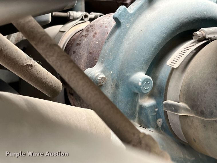 image for item DQ2299 2004 International 4300  flatbed truck