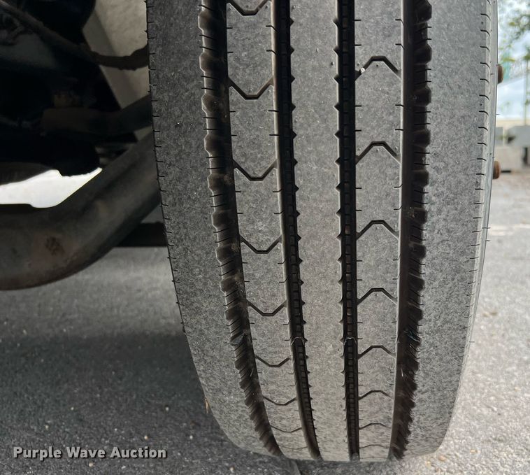 image for item DQ2299 2004 International 4300  flatbed truck