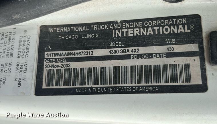 image for item DQ2299 2004 International 4300  flatbed truck