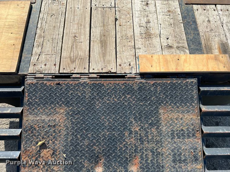 image for item DQ2300 2013 B-B Trailers  equipment trailer