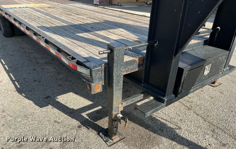 image for item DQ2300 2013 B-B Trailers  equipment trailer