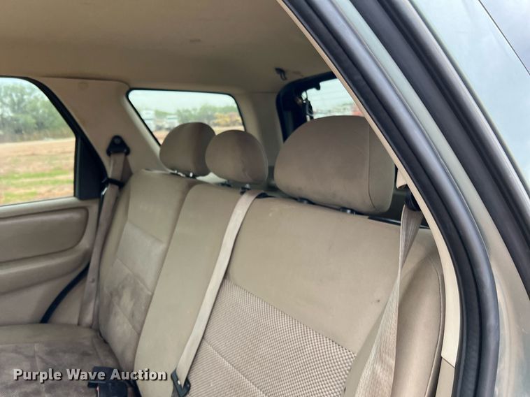 image for item DQ2305 2006 Ford Escape XLT  SUV