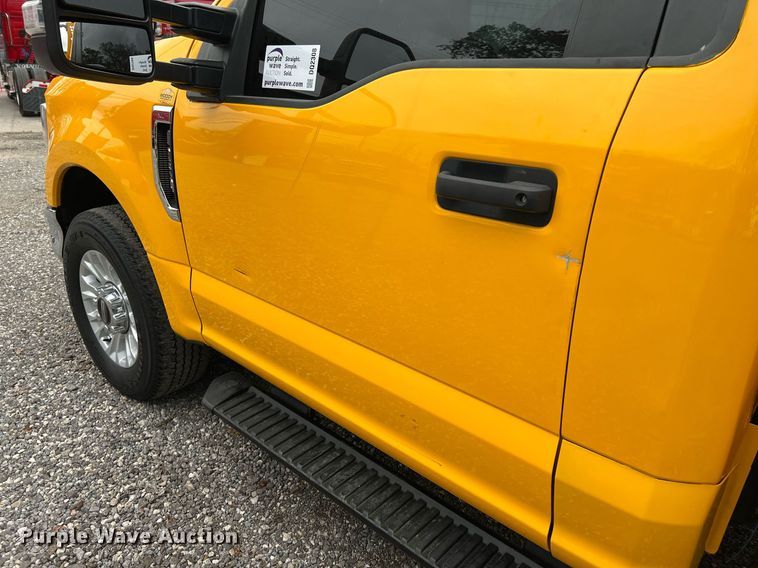 image for item DQ2308 2020 Ford F350 Super Duty  utility bed pickup