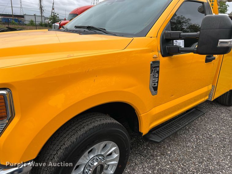 image for item DQ2308 2020 Ford F350 Super Duty  utility bed pickup