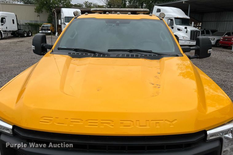 image for item DQ2308 2020 Ford F350 Super Duty  utility bed pickup