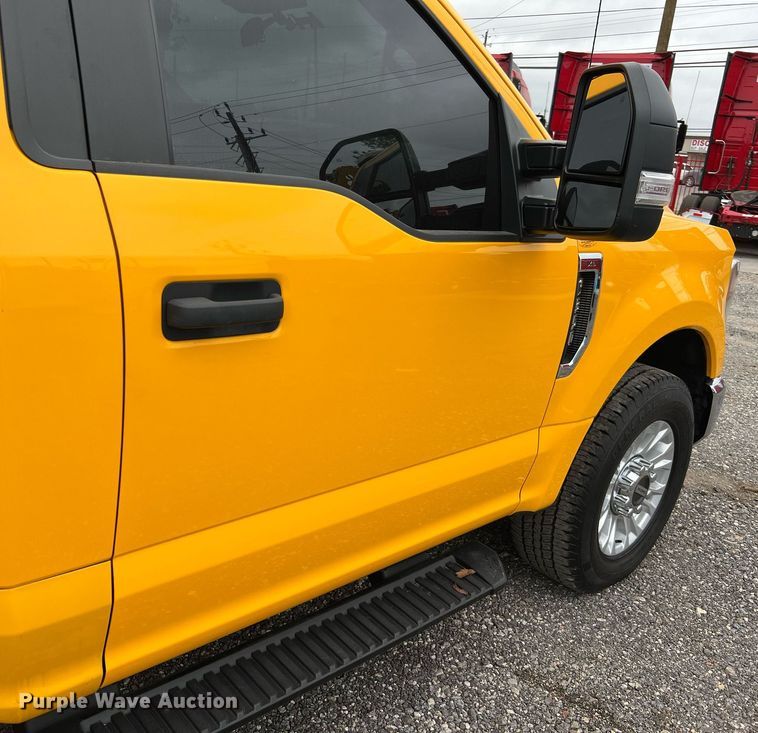 image for item DQ2308 2020 Ford F350 Super Duty  utility bed pickup