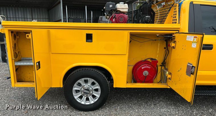 image for item DQ2308 2020 Ford F350 Super Duty  utility bed pickup